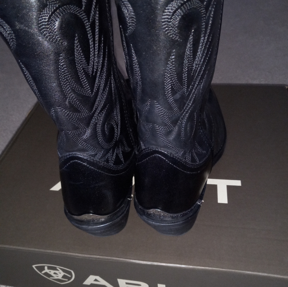 Boots - Picture 3 of 5